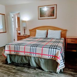 Zimmer mit Kingsize-Bett