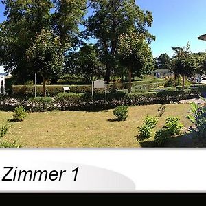 Zimmer mit Kingsize-Bett