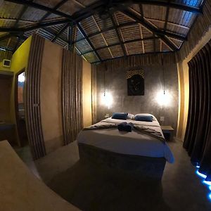 Zimmer mit Kingsize-Bett