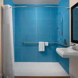 Habitación con Cama King Adaptada para Discapacitados