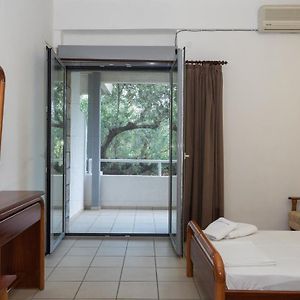 Δωμάτιο με δύο μονά κρεβάτια