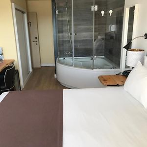 Deluxe Zimmer mit Kingsize-Bett