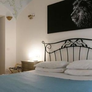 Camera con letto king size