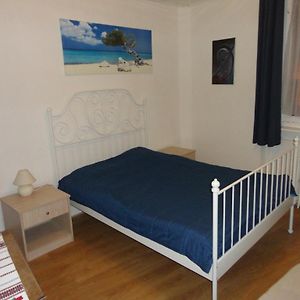 Standard Zimmer mit Kingsize-Bett