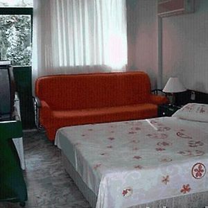 Üç Kişilik Oda
