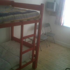 Zimmer mit Kingsize-Bett