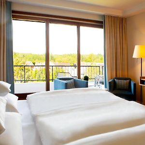Zimmer mit Kingsize-Bett
