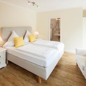 Zimmer mit Kingsize-Bett