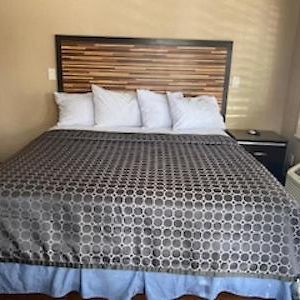 Zimmer mit Kingsize-Bett