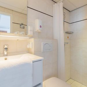 Standard Zimmer mit Kingsize-Bett