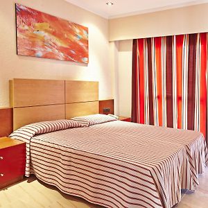 Zimmer mit Kingsize-Bett