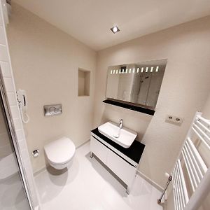 Basic Kamer met een King Size Bed