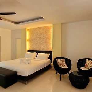 Zimmer mit Kingsize-Bett