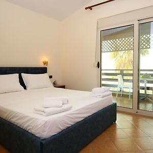Zimmer mit Kingsize-Bett