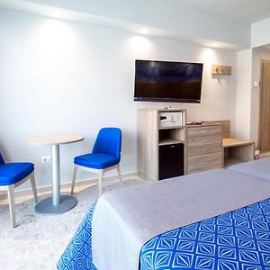 Zimmer mit Kingsize-Bett