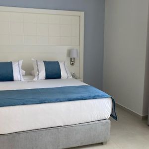 Zimmer mit Kingsize-Bett