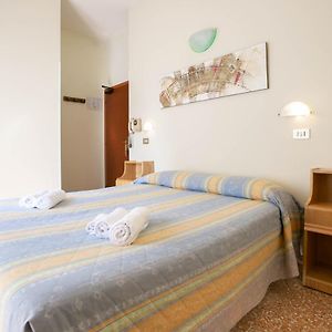 Camera con letto king size