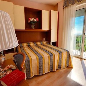 Camera con letto king size