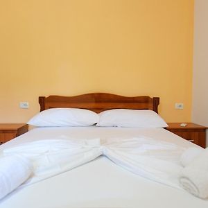 Zimmer mit Kingsize-Bett