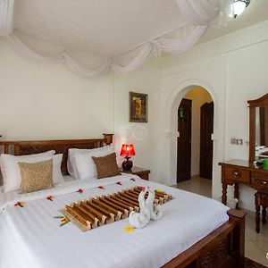 Standard Zimmer mit Kingsize-Bett