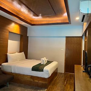 Zimmer mit Kingsize-Bett