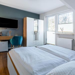 Zimmer mit Kingsize-Bett