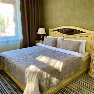 Standard Zimmer mit Kingsize-Bett