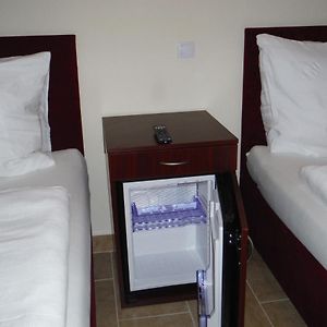 Zimmer mit zwei Einzelbetten