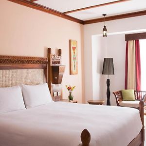 Zimmer mit Kingsize-Bett