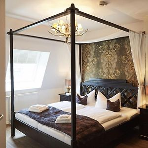 Große Suite mit Kingsize-Bett