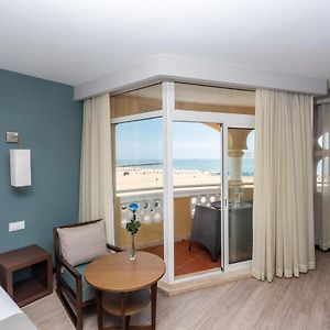Zimmer mit Kingsize-Bett