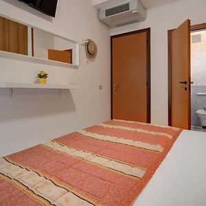 Camera con letto queen size