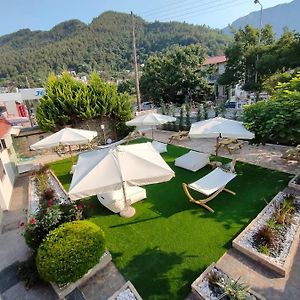 Anassa Deluxe Apartments & Studios