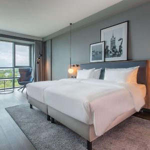 Zimmer mit Kingsize-Bett
