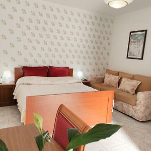 Ekononiczny pokój z łóżkiem king-size