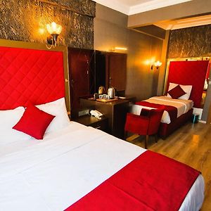 Deluxe Zimmer mit Kingsize-Bett