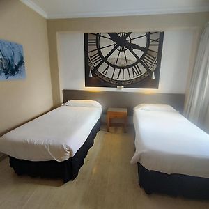 Zimmer mit zwei Einzelbetten