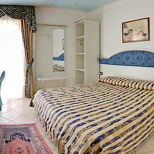 Camera con letto king size