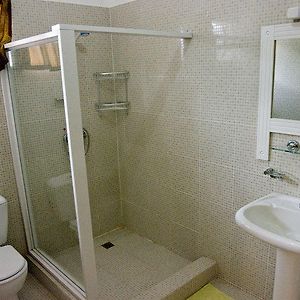 Standard Zimmer mit Kingsize-Bett