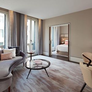 Suite met een Slaapkamer en een King Size Bed