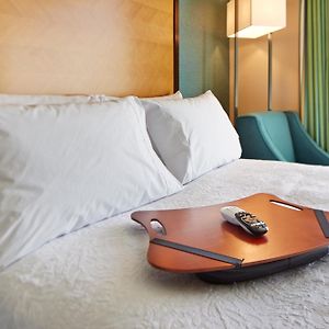 Zimmer mit Kingsize-Bett
