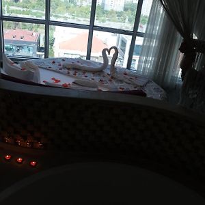 Apartament dla nowożeńców z łóżkiem king-size