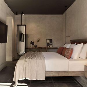 Zimmer mit Kingsize-Bett