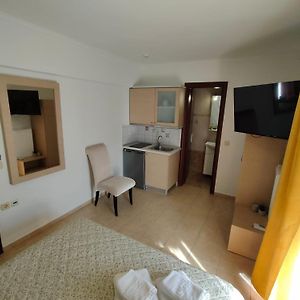 Deluxe Studio
