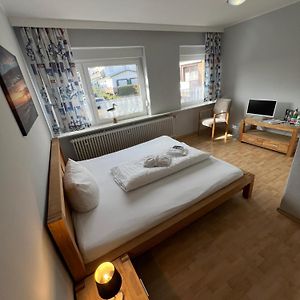 Zimmer mit Kingsize-Bett