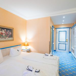 Deluxe Zimmer mit Kingsize-Bett