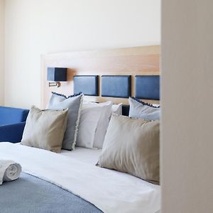 Zimmer mit Kingsize-Bett