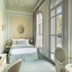 Kamer met een Queen Size Bed