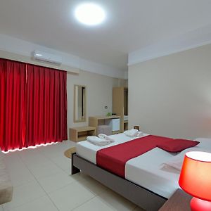Zimmer mit Kingsize-Bett
