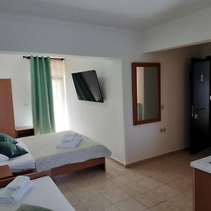 Deluxe Studio